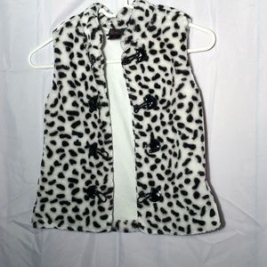Very cute childrens vest in black and white leopard print. Size 6x.